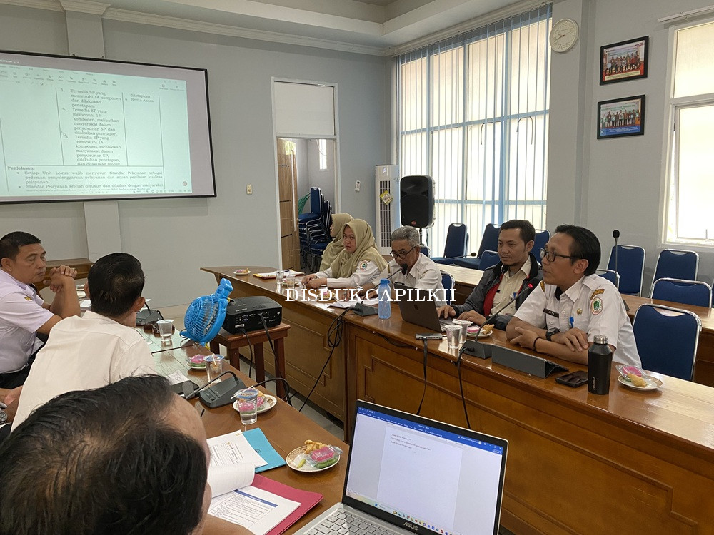 Bidang Organisasi dan Tata Laksana Sekretariat Daerah Kabupaten Kapuas Hulu Laksanakan Pendampingan Pemantauan dan Evaluasi Kinerja Pelayanan Publik pada Dukcapil