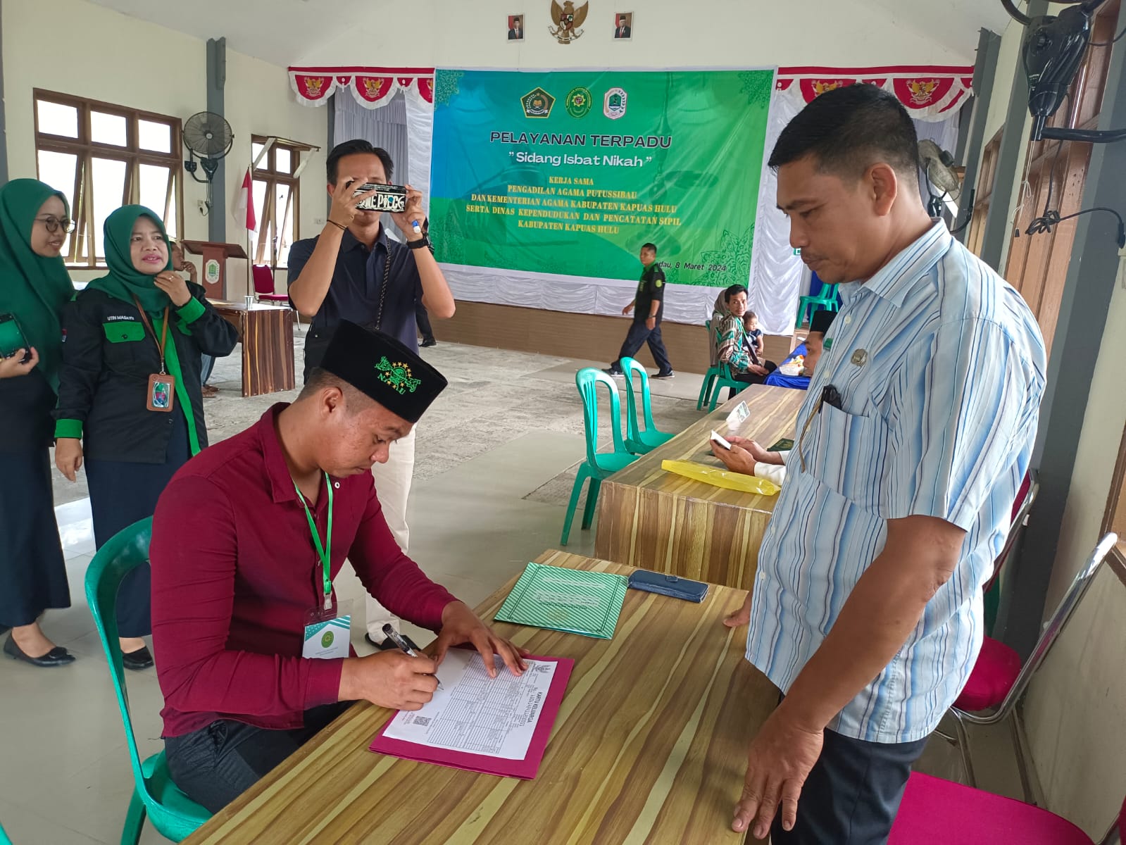 Isbat Nikah - Penandatanganan pembaharuahan KK